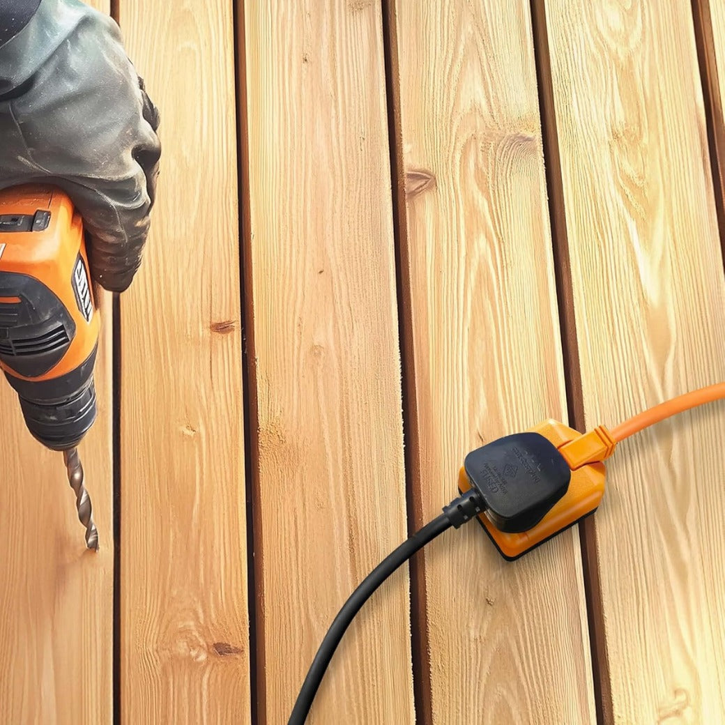 One Socket Single Outdoor Extension Lead, 15 Metre Cable, Cable Tidy, Unswitched, Heavy Duty, Rewireable, 1-Way Plug Extension Cable, Orange, 13A, 1G, 15m, CT1513