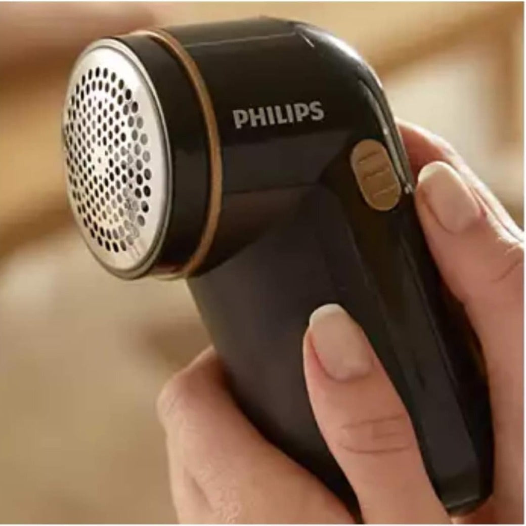 Philips Fabric Shaver – Fast Pill Removal, 8800 RPM, Large Blade Surface, 3 Mesh Hole Sizes, Safe on All Fabrics, Easy Clean Container, 2 AA Batteries, Compact Design (GC026/80
